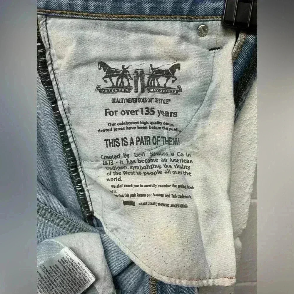 Levi light wash denim - Picture 4 of 4